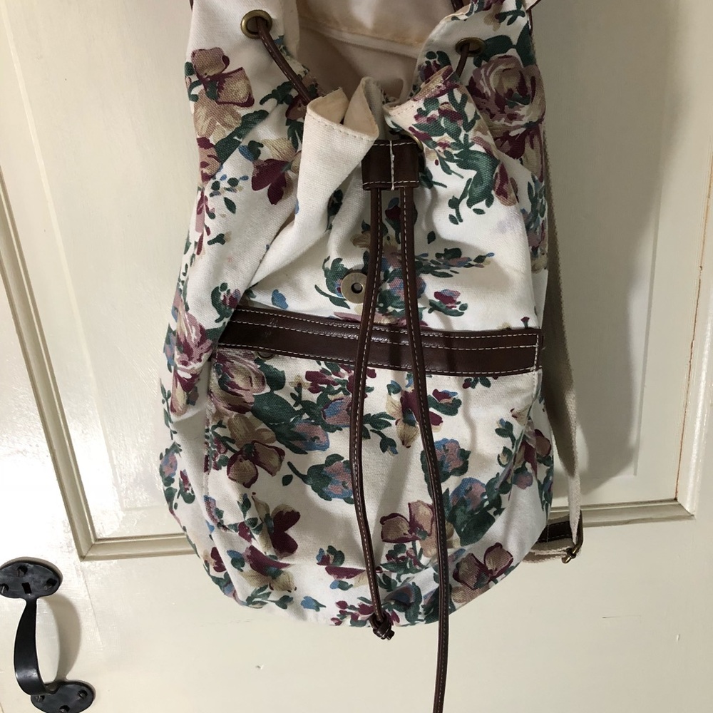Floral backpack - Picture 2 of 3